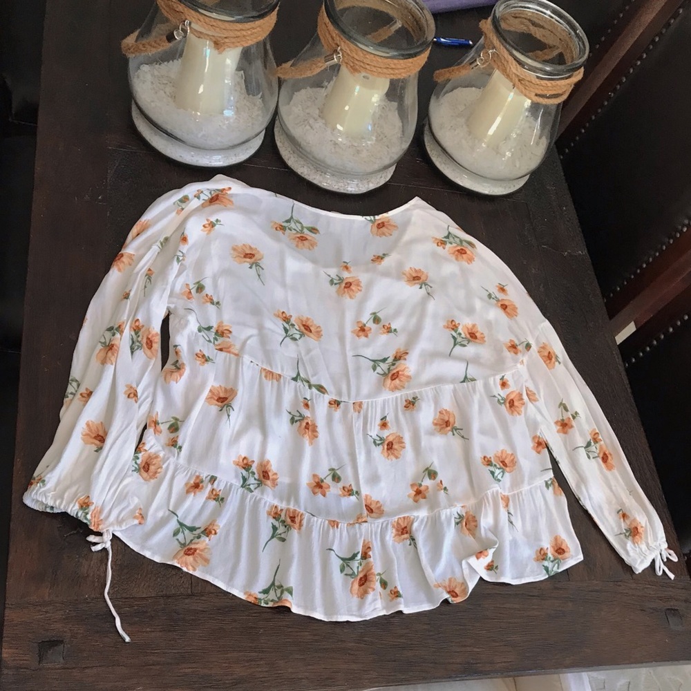 STUNNING FOREVER 21 FLORAL TOP🌻 - Picture 2 of 9